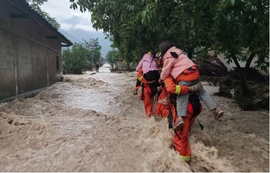 河南多地昨日突降暴雨，红薯地应该怎样防治洪涝，降低受损程度「河南多地暴雨 体育场被浇到模糊」 新日电动车