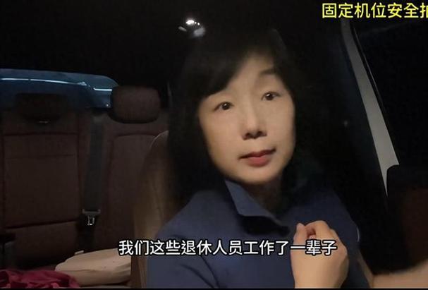 网红贾梅和老李的同居生活需要在网上高调宣传吗「50岁自驾游阿姨离婚要付男方16万」 立马电动车